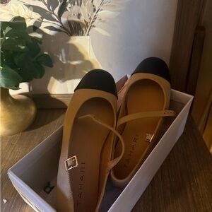 Tahari Women's Black and Tan Loafers